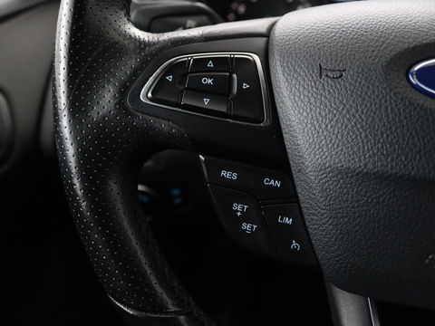 Ford Focus 1.0 EcoBoost 140pk ST-Line | Stoel & stuurverwarming | Xenon | Carplay | Navigatie | Climate control | Parkeerhulp | Cruise control
