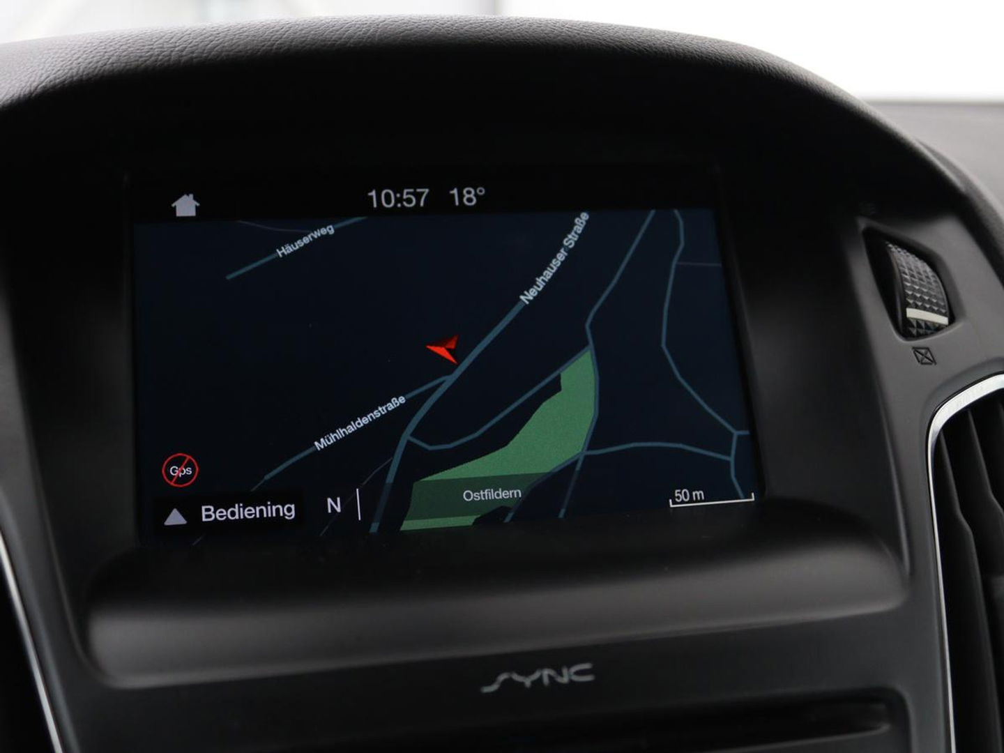 Ford Focus 1.0 EcoBoost 140pk ST-Line | Stoel & stuurverwarming | Xenon | Carplay | Navigatie | Climate control | Parkeerhulp | Cruise control
