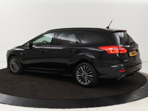 Ford Focus 1.0 EcoBoost 140pk ST-Line | Stoel & stuurverwarming | Xenon | Carplay | Navigatie | Climate control | Parkeerhulp | Cruise control