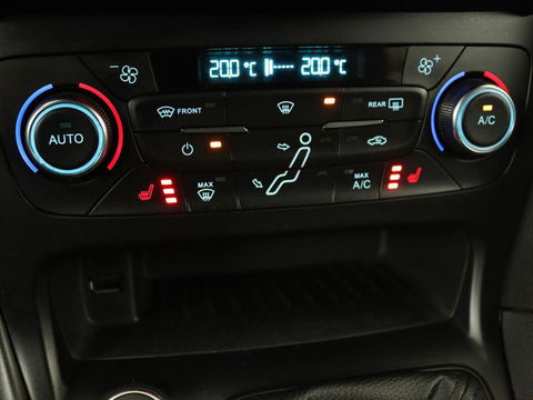 Ford Focus 1.0 EcoBoost 140pk ST-Line | Stoel & stuurverwarming | Xenon | Carplay | Navigatie | Climate control | Parkeerhulp | Cruise control
