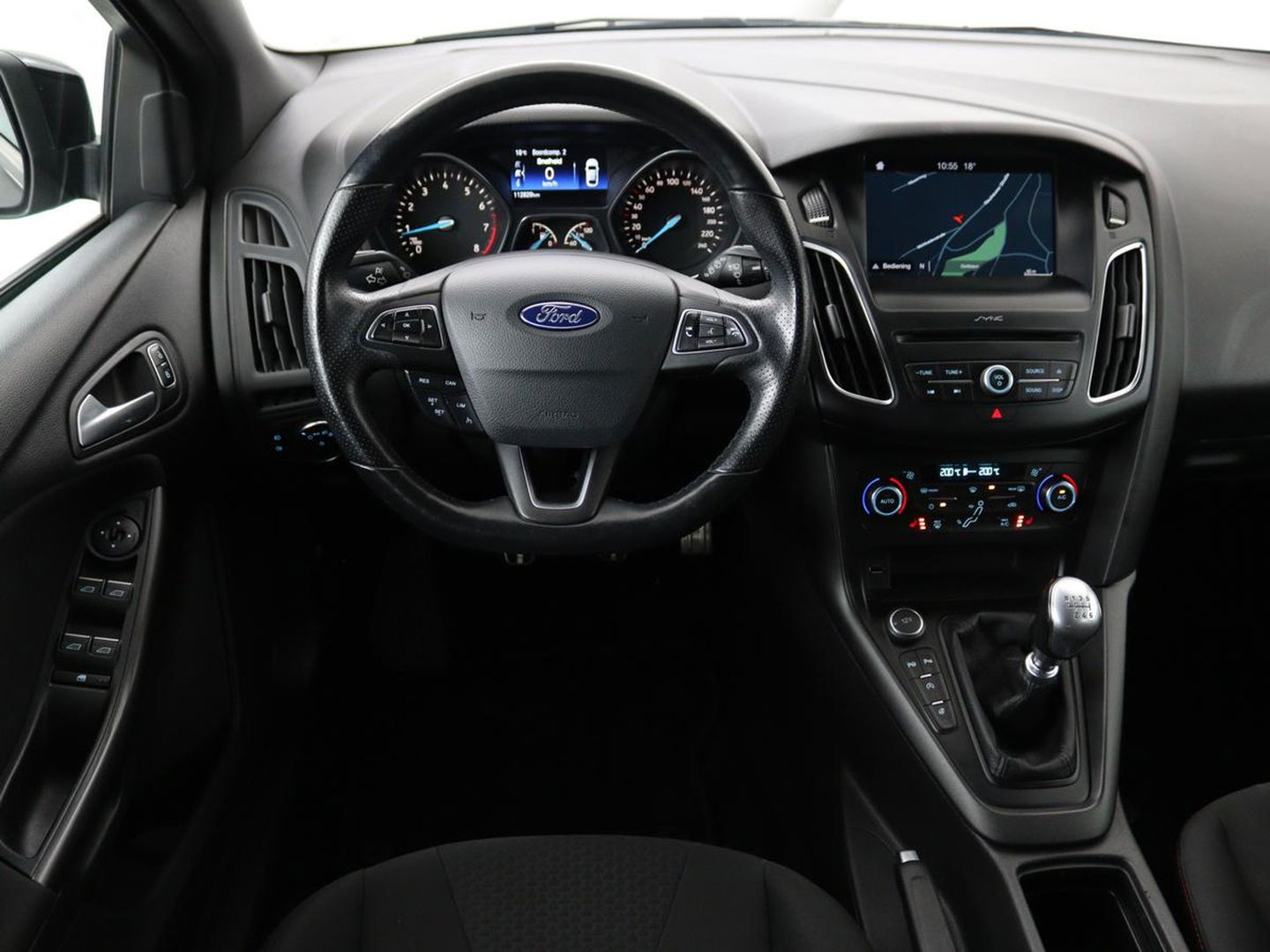 Ford Focus 1.0 EcoBoost 140pk ST-Line | Stoel & stuurverwarming | Xenon | Carplay | Navigatie | Climate control | Parkeerhulp | Cruise control