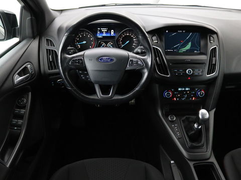 Ford Focus 1.0 EcoBoost 140pk ST-Line | Stoel & stuurverwarming | Xenon | Carplay | Navigatie | Climate control | Parkeerhulp | Cruise control