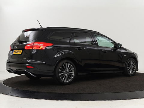Ford Focus 1.0 EcoBoost 140pk ST-Line | Stoel & stuurverwarming | Xenon | Carplay | Navigatie | Climate control | Parkeerhulp | Cruise control