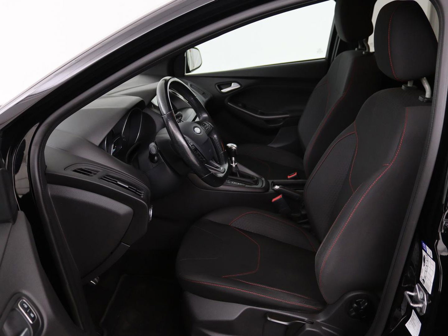Ford Focus 1.0 EcoBoost 140pk ST-Line | Stoel & stuurverwarming | Xenon | Carplay | Navigatie | Climate control | Parkeerhulp | Cruise control