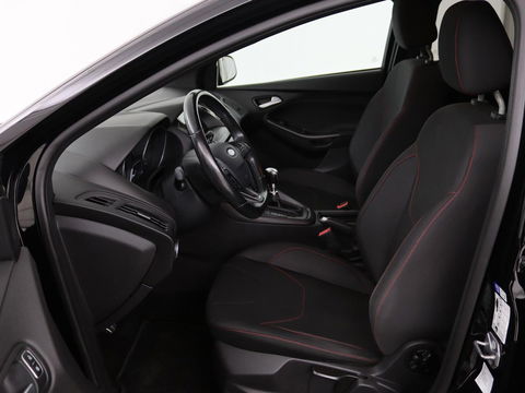 Ford Focus 1.0 EcoBoost 140pk ST-Line | Stoel & stuurverwarming | Xenon | Carplay | Navigatie | Climate control | Parkeerhulp | Cruise control