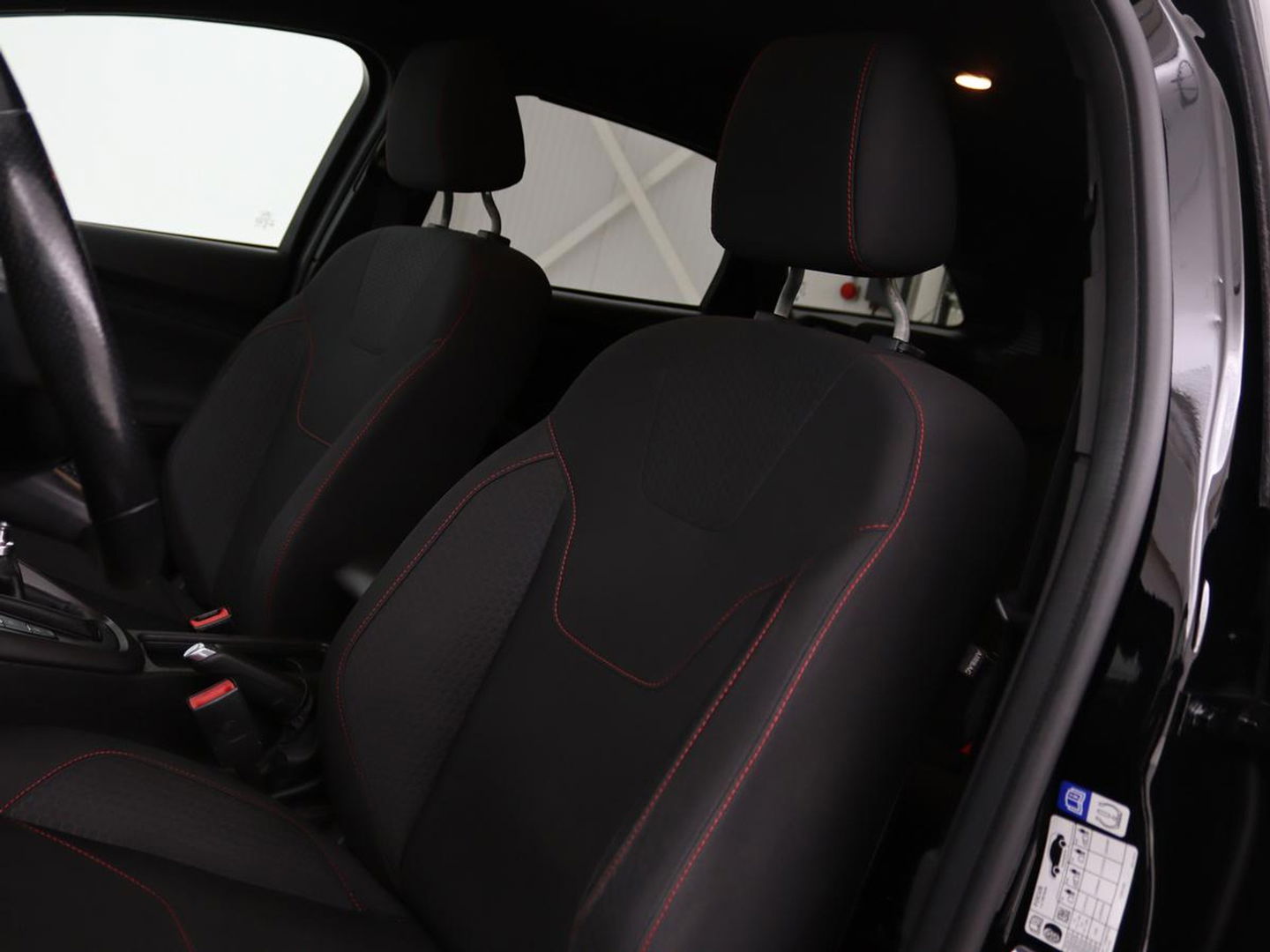 Ford Focus 1.0 EcoBoost 140pk ST-Line | Stoel & stuurverwarming | Xenon | Carplay | Navigatie | Climate control | Parkeerhulp | Cruise control