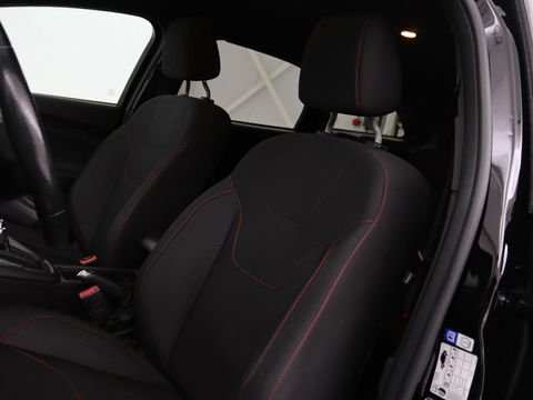 Ford Focus 1.0 EcoBoost 140pk ST-Line | Stoel & stuurverwarming | Xenon | Carplay | Navigatie | Climate control | Parkeerhulp | Cruise control
