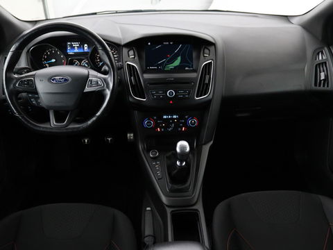 Ford Focus 1.0 EcoBoost 140pk ST-Line | Stoel & stuurverwarming | Xenon | Carplay | Navigatie | Climate control | Parkeerhulp | Cruise control
