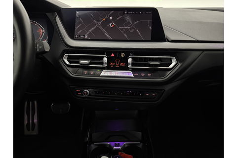 BMW 1-serie 118i M Sport LED Camera Carplay Sfeerverl. Clima Cruise Virtual Navi PDC 18"LMV