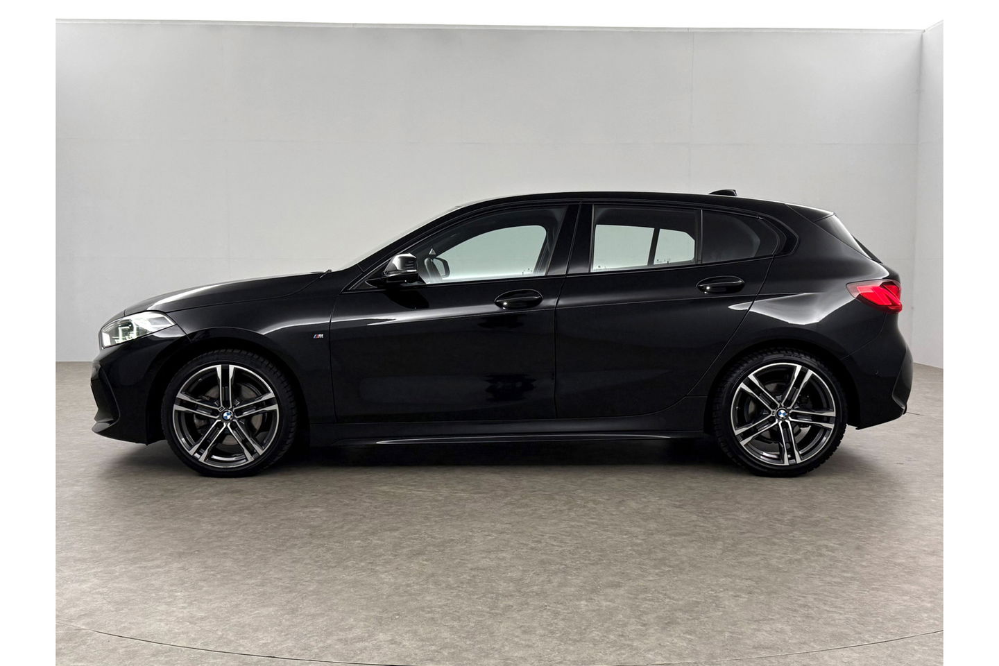 BMW 1-serie 118i M Sport LED Camera Carplay Sfeerverl. Clima Cruise Virtual Navi PDC 18"LMV