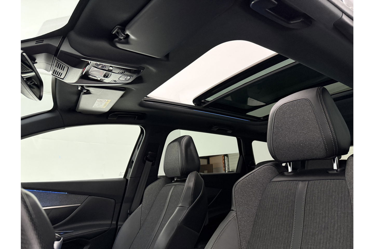 Peugeot 5008 1.2 PureTech GT-Line 7p 360 Camera Pano Virtual LED Sfeerverl. Trekhaak Carplay Cruise Clima 19"LMV Navi PDC