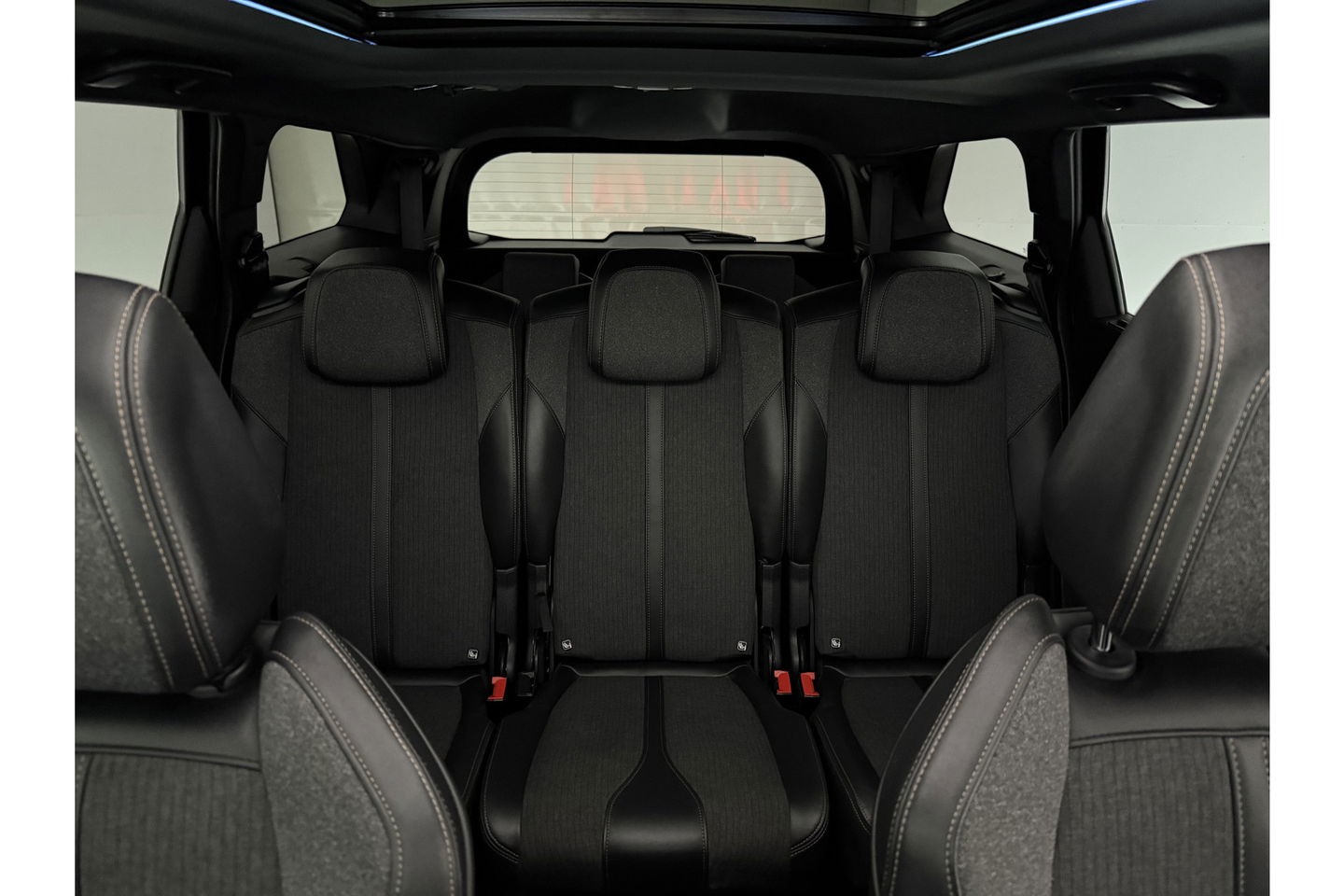Peugeot 5008 1.2 PureTech GT-Line 7p 360 Camera Pano Virtual LED Sfeerverl. Trekhaak Carplay Cruise Clima 19"LMV Navi PDC
