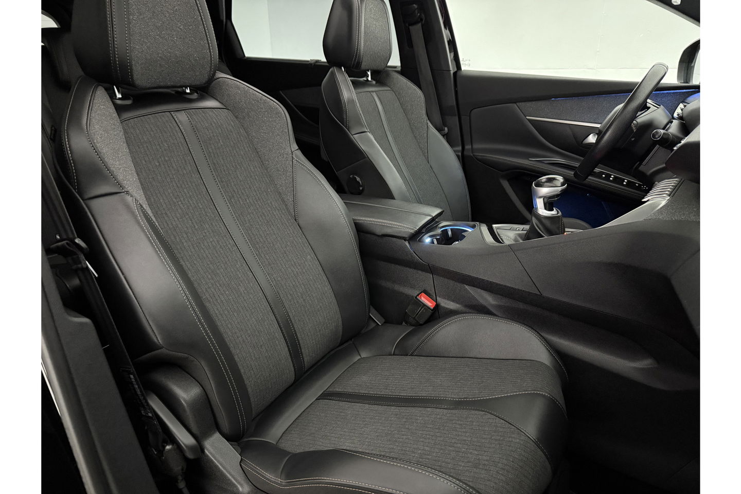 Peugeot 5008 1.2 PureTech GT-Line 7p 360 Camera Pano Virtual LED Sfeerverl. Trekhaak Carplay Cruise Clima 19"LMV Navi PDC