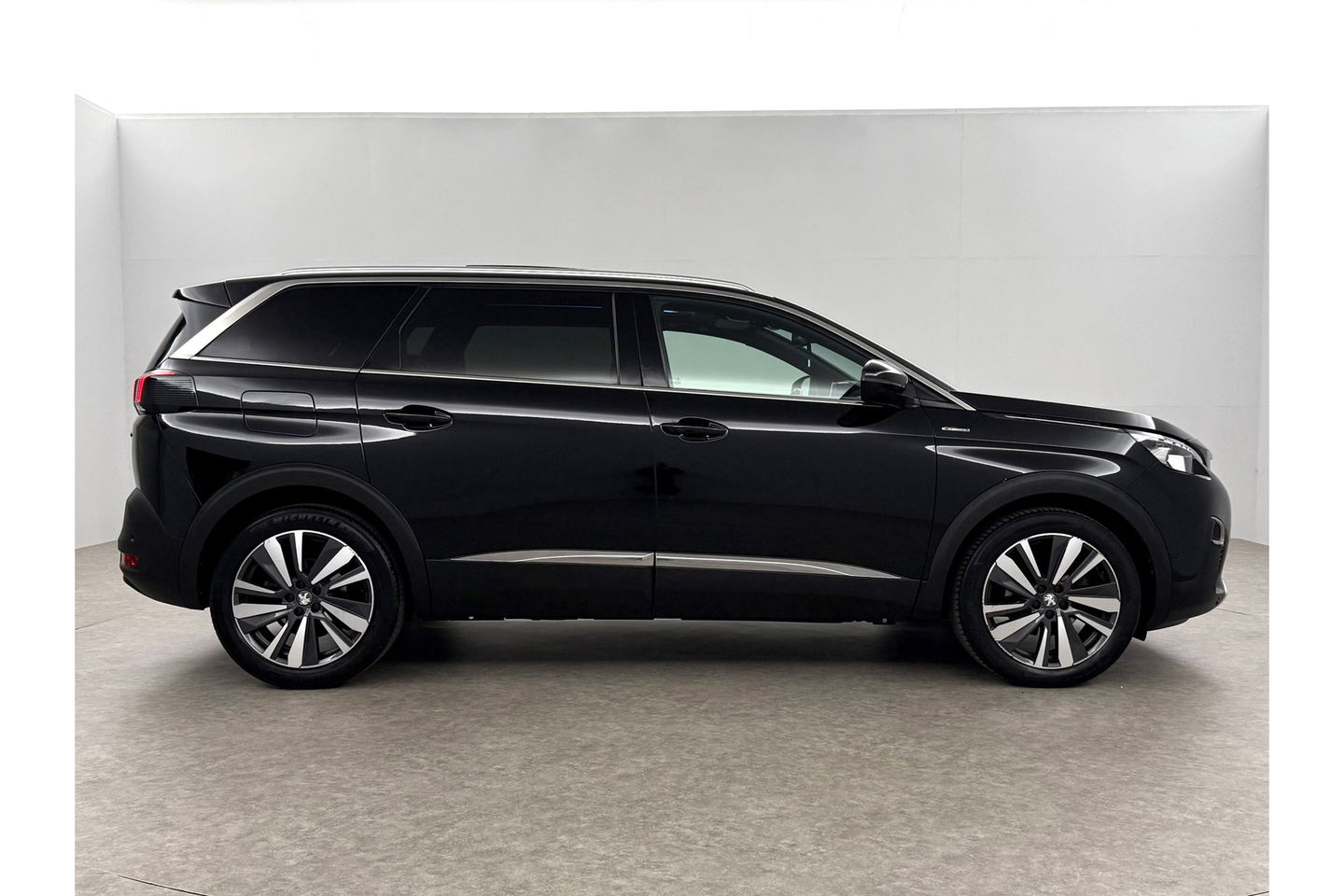 Peugeot 5008 1.2 PureTech GT-Line 7p 360 Camera Pano Virtual LED Sfeerverl. Trekhaak Carplay Cruise Clima 19"LMV Navi PDC