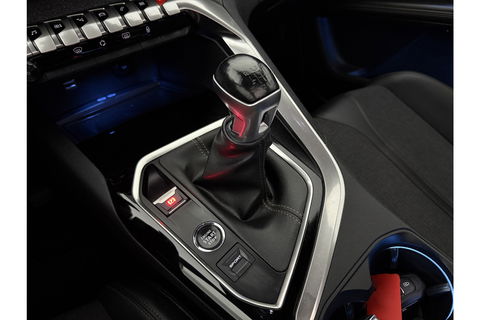 Peugeot 5008 1.2 PureTech GT-Line 7p 360 Camera Pano Virtual LED Sfeerverl. Trekhaak Carplay Cruise Clima 19"LMV Navi PDC