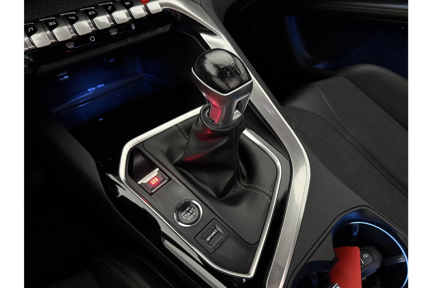 Peugeot 5008 1.2 PureTech GT-Line 7p 360 Camera Pano Virtual LED Sfeerverl. Trekhaak Carplay Cruise Clima 19"LMV Navi PDC