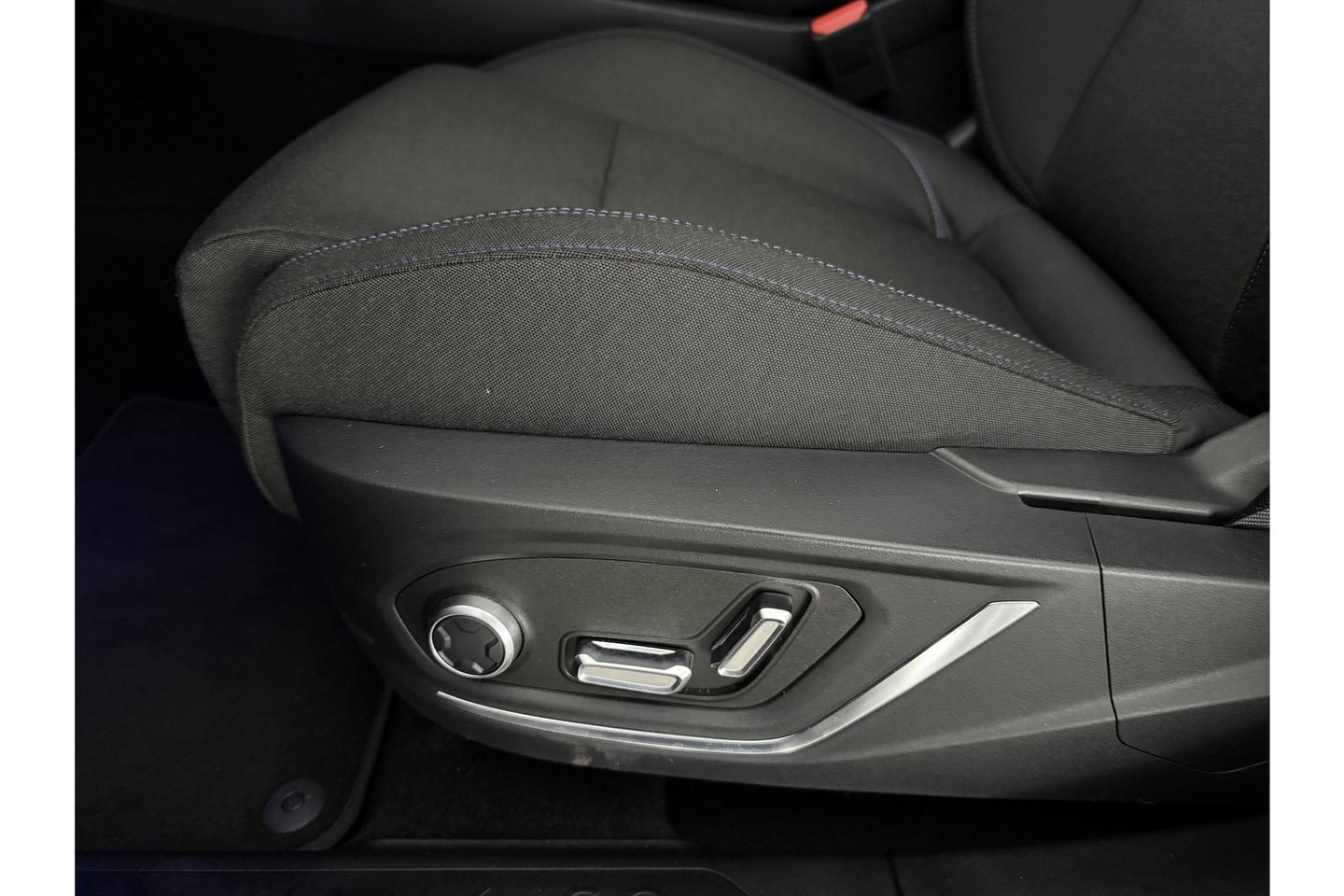 Lynk Co 01 1.5 262PK Hybride 360Camera Pano LED Sfeerverl. Virtual Carplay ACC Clima Memory Navi 20"LMV Winterpack!