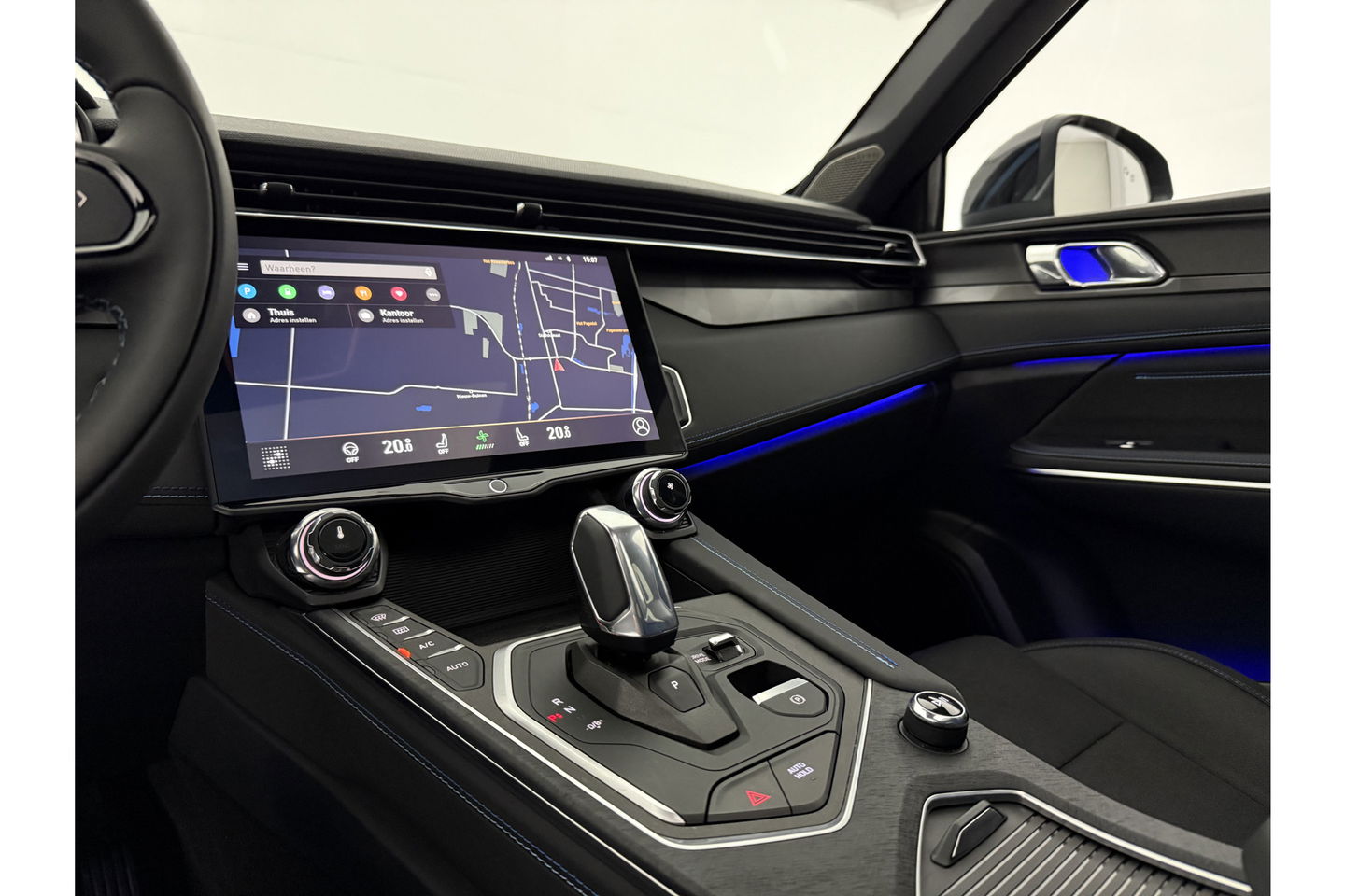 Lynk Co 01 1.5 262PK Hybride 360Camera Pano LED Sfeerverl. Virtual Carplay ACC Clima Memory Navi 20"LMV Winterpack!