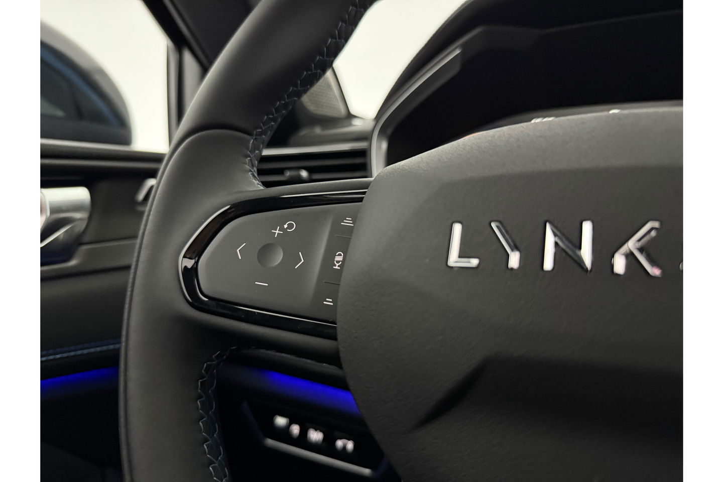 Lynk Co 01 1.5 262PK Hybride 360Camera Pano LED Sfeerverl. Virtual Carplay ACC Clima Memory Navi 20"LMV Winterpack!