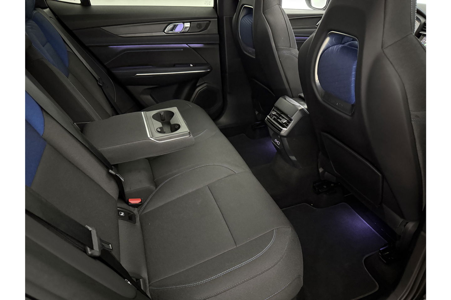 Lynk Co 01 1.5 262PK Hybride 360Camera Pano LED Sfeerverl. Virtual Carplay ACC Clima Memory Navi 20"LMV Winterpack!