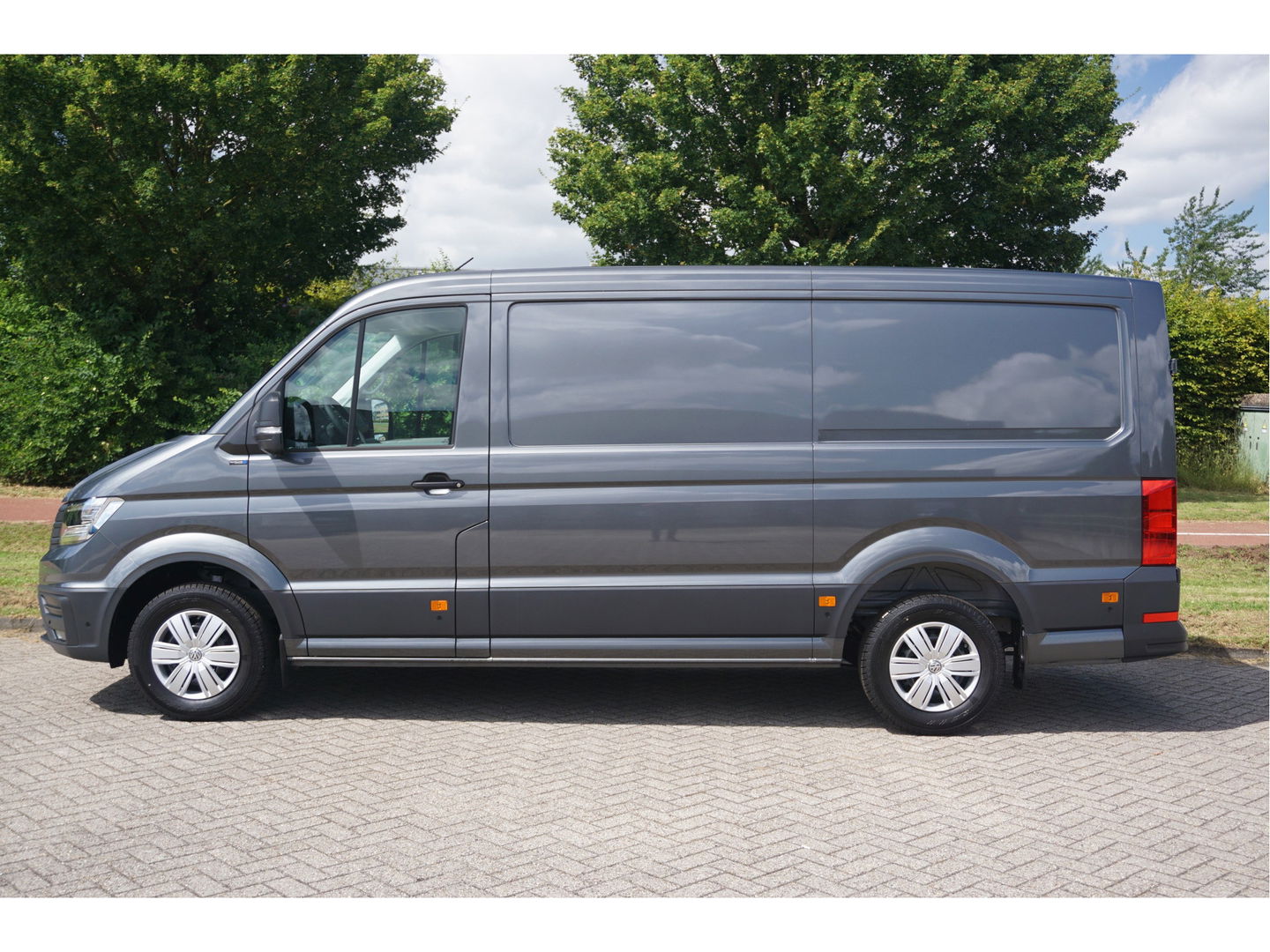 Volkswagen Crafter 35 177PK L3H2 AUT Facelift BPM VRIJ!! 13" Navi, Cam, Gev. Stoel, Alarm, LED!! NR. 315