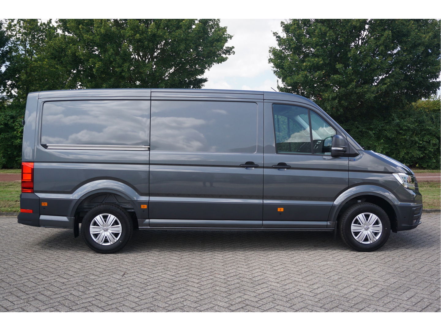 Volkswagen Crafter 35 177PK L3H2 AUT Facelift BPM VRIJ!! 13" Navi, Cam, Gev. Stoel, Alarm, LED!! NR. 315