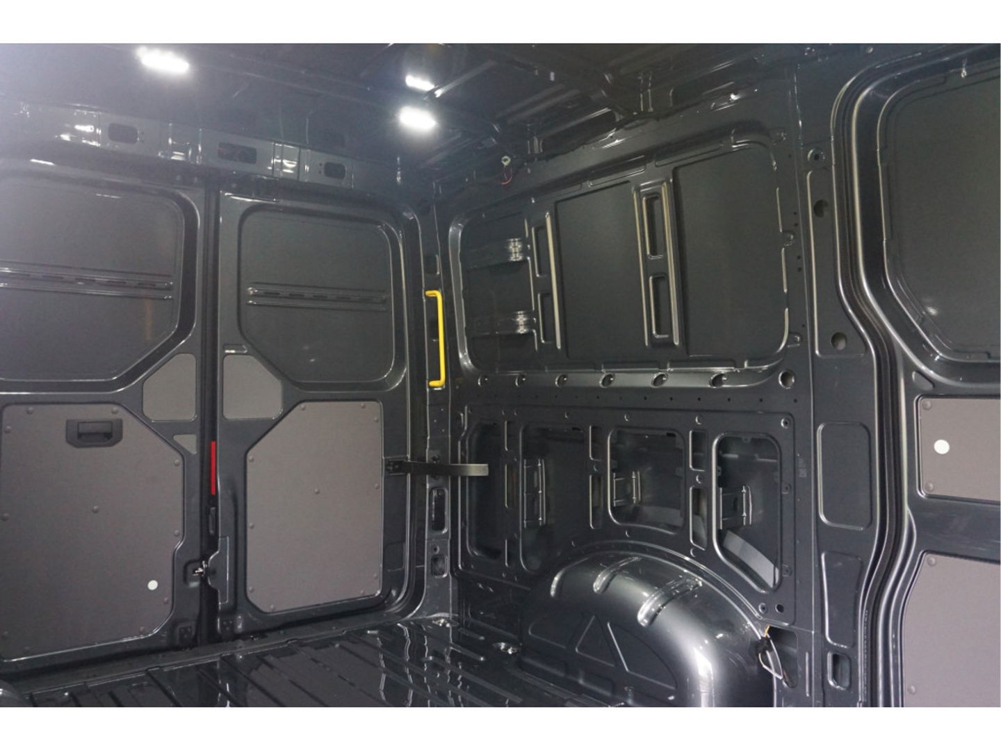 Volkswagen Crafter 35 177PK L3H2 AUT Facelift BPM VRIJ!! 13" Navi, Cam, Gev. Stoel, Alarm, LED!! NR. 315