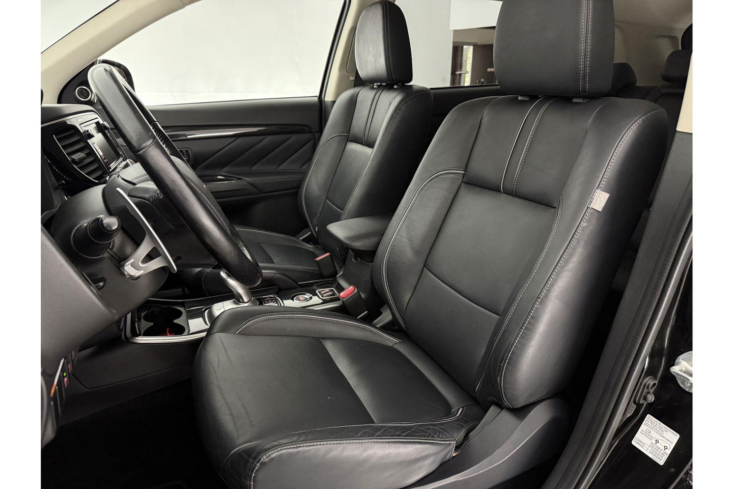 Mitsubishi Outlander 2.0 PHEV Hybride 360 Camera LED Clima Navigatie Leder 18"LMV