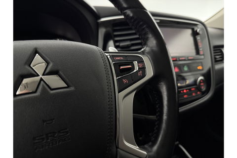 Mitsubishi Outlander 2.0 PHEV Hybride 360 Camera LED Clima Navigatie Leder 18"LMV