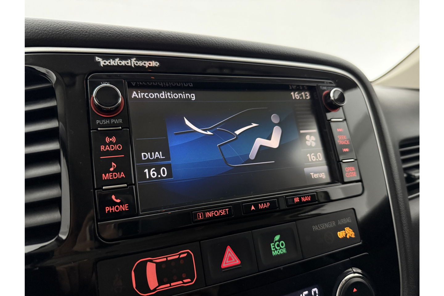 Mitsubishi Outlander 2.0 PHEV Hybride 360 Camera LED Clima Navigatie Leder 18"LMV