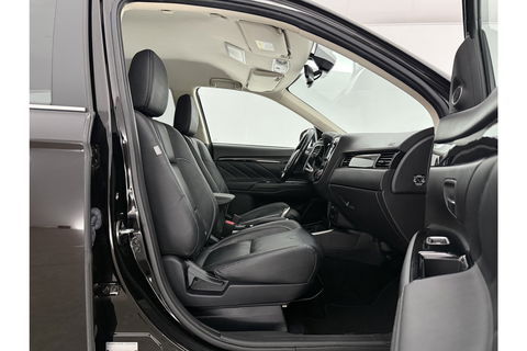 Mitsubishi Outlander 2.0 PHEV Hybride 360 Camera LED Clima Navigatie Leder 18"LMV