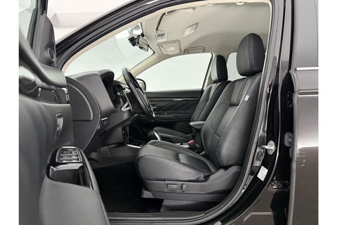 Mitsubishi Outlander 2.0 PHEV Hybride 360 Camera LED Clima Navigatie Leder 18"LMV