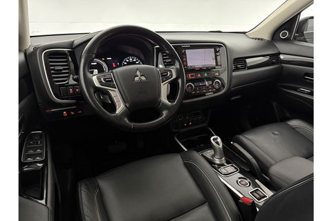 Mitsubishi Outlander 2.0 PHEV Hybride 360 Camera LED Clima Navigatie Leder 18"LMV