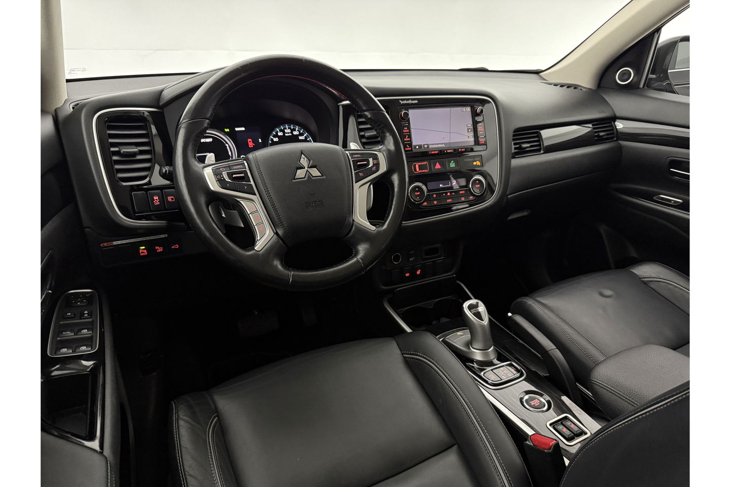 Mitsubishi Outlander 2.0 PHEV Hybride 360 Camera LED Clima Navigatie Leder 18"LMV