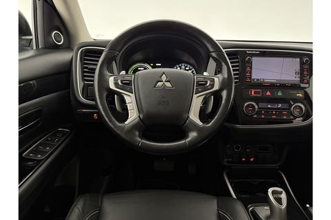 Mitsubishi Outlander 2.0 PHEV Hybride 360 Camera LED Clima Navigatie Leder 18"LMV