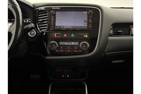 Mitsubishi Outlander 2.0 PHEV Hybride 360 Camera LED Clima Navigatie Leder 18"LMV