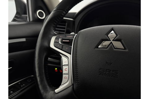 Mitsubishi Outlander 2.0 PHEV Hybride 360 Camera LED Clima Navigatie Leder 18"LMV
