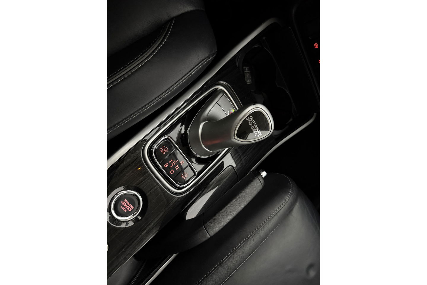 Mitsubishi Outlander 2.0 PHEV Hybride 360 Camera LED Clima Navigatie Leder 18"LMV