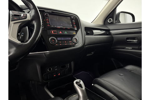 Mitsubishi Outlander 2.0 PHEV Hybride 360 Camera LED Clima Navigatie Leder 18"LMV