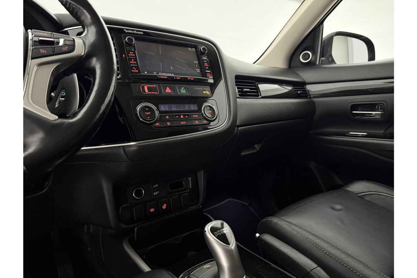 Mitsubishi Outlander 2.0 PHEV Hybride 360 Camera LED Clima Navigatie Leder 18"LMV