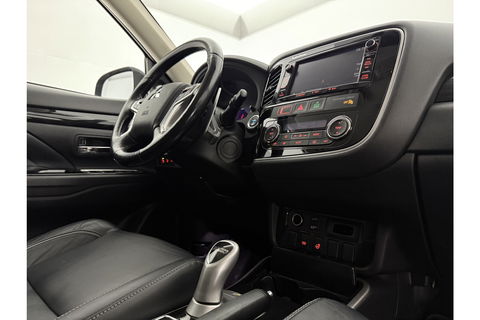 Mitsubishi Outlander 2.0 PHEV Hybride 360 Camera LED Clima Navigatie Leder 18"LMV