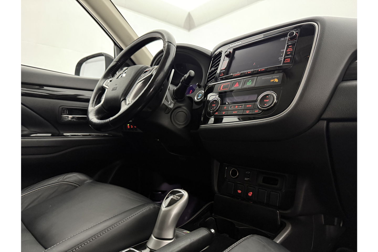 Mitsubishi Outlander 2.0 PHEV Hybride 360 Camera LED Clima Navigatie Leder 18"LMV