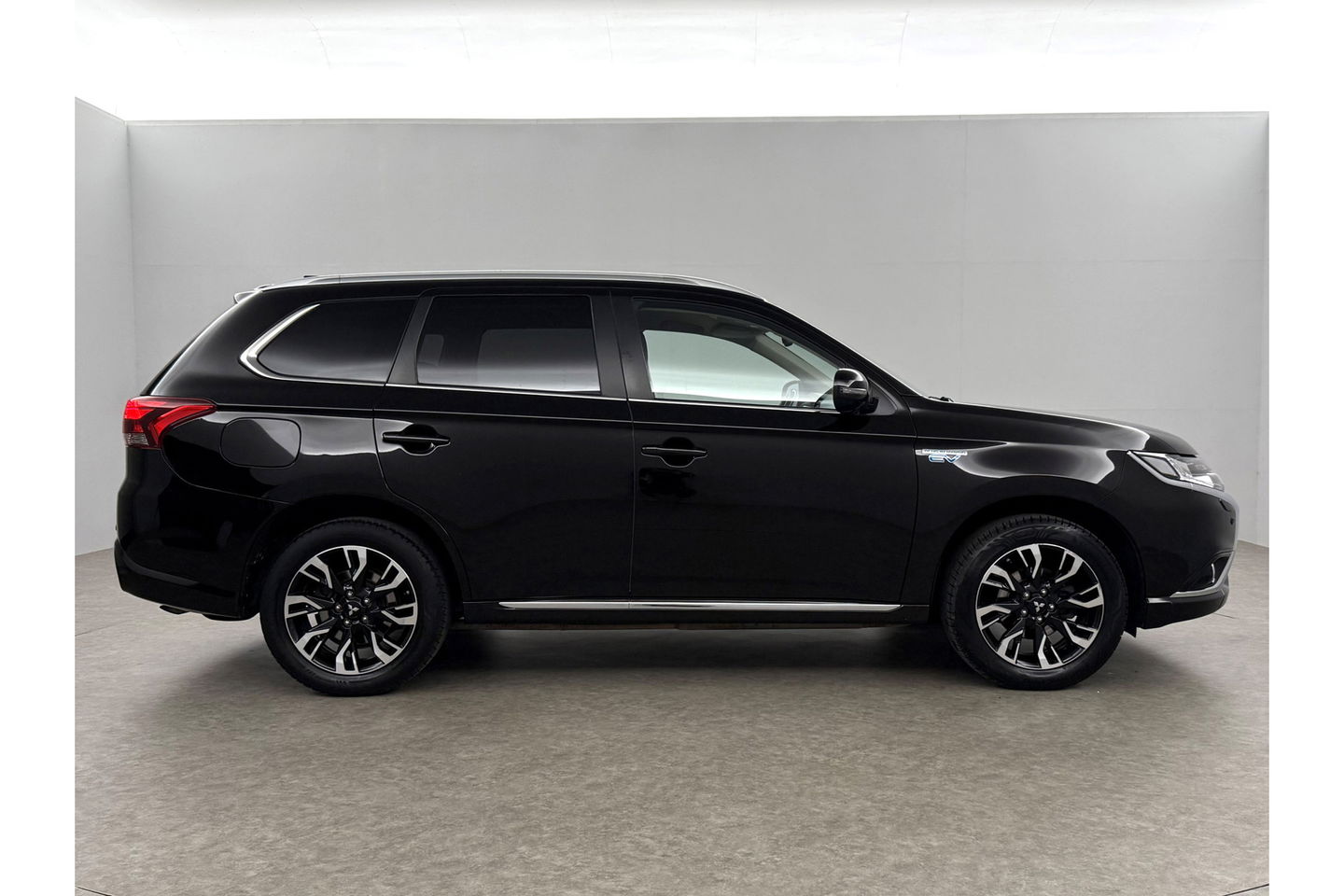 Mitsubishi Outlander 2.0 PHEV Hybride 360 Camera LED Clima Navigatie Leder 18"LMV