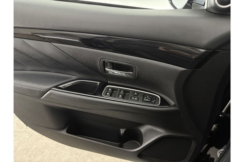 Mitsubishi Outlander 2.0 PHEV Hybride 360 Camera LED Clima Navigatie Leder 18"LMV