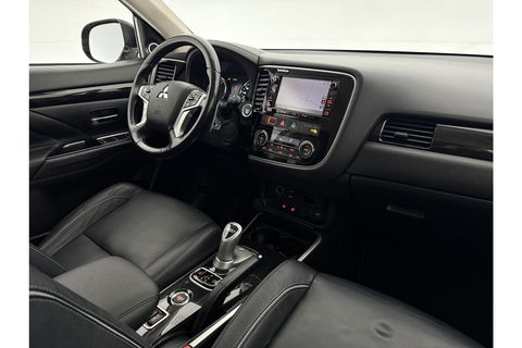 Mitsubishi Outlander 2.0 PHEV Hybride 360 Camera LED Clima Navigatie Leder 18"LMV