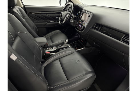 Mitsubishi Outlander 2.0 PHEV Hybride 360 Camera LED Clima Navigatie Leder 18"LMV