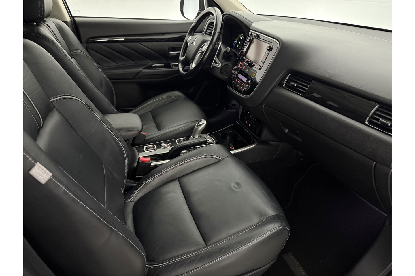 Mitsubishi Outlander 2.0 PHEV Hybride 360 Camera LED Clima Navigatie Leder 18"LMV