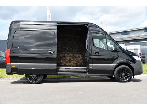 Mercedes-Benz Sprinter 314 2.2 CDI L2H2 Black Edition Camera, Cruise, 3500KG Trekhaak, Carplay, Automaat, Mbux, 143PK, NAVI, Uniek!