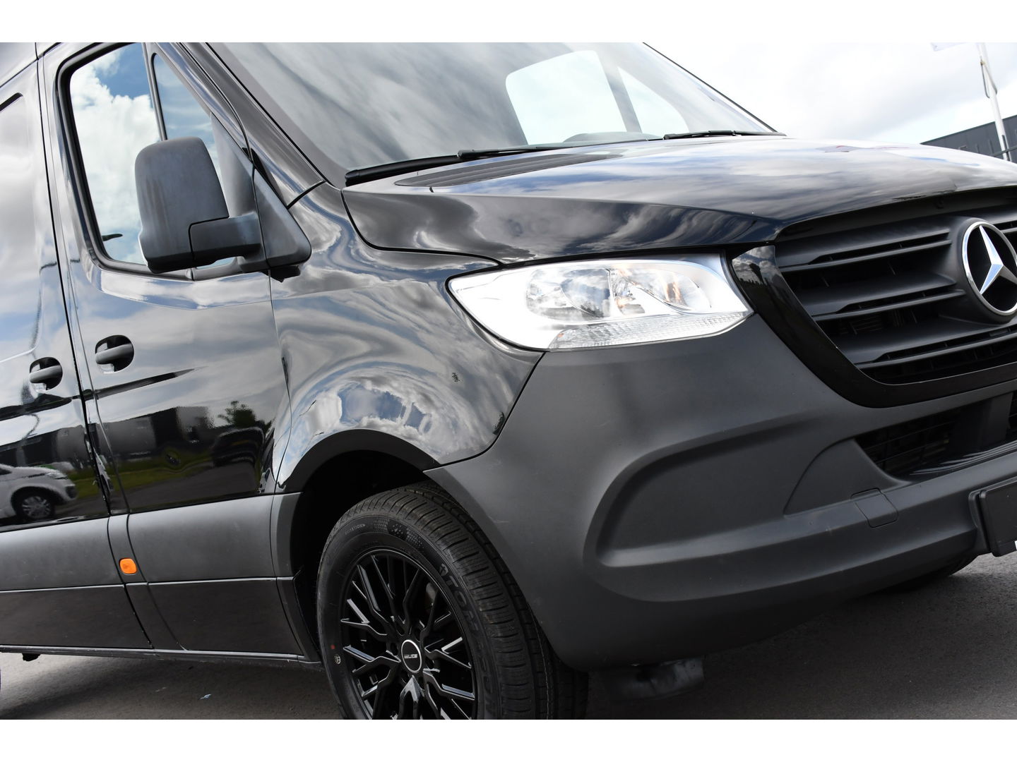 Mercedes-Benz Sprinter 314 2.2 CDI L2H2 Black Edition Camera, Cruise, 3500KG Trekhaak, Carplay, Automaat, Mbux, 143PK, NAVI, Uniek!