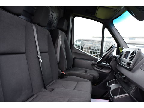 Mercedes-Benz Sprinter 314 2.2 CDI L2H2 Black Edition Camera, Cruise, 3500KG Trekhaak, Carplay, Automaat, Mbux, 143PK, NAVI, Uniek!